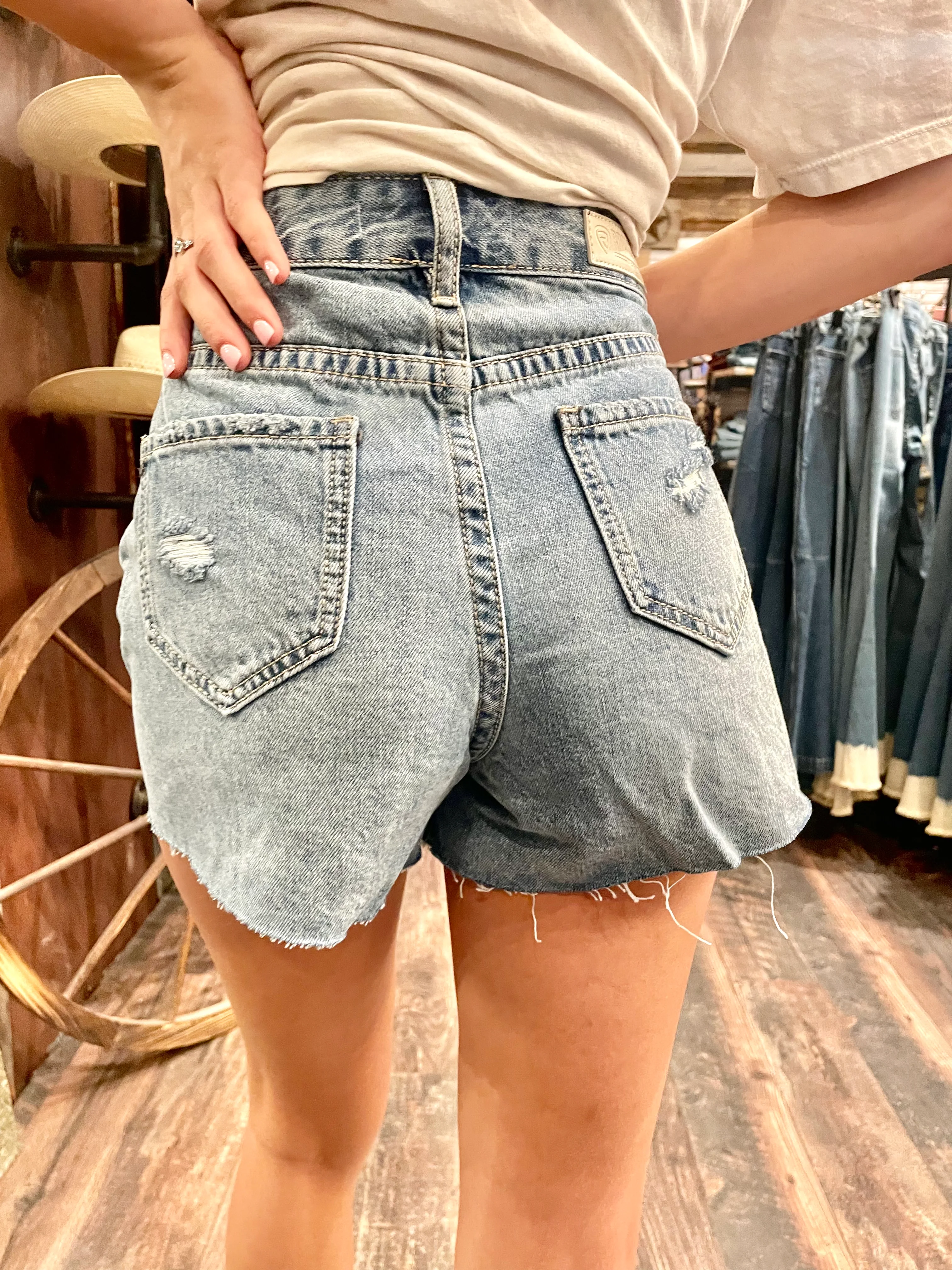 Final Sale ✨Chain Fringed Shorts - Image 3