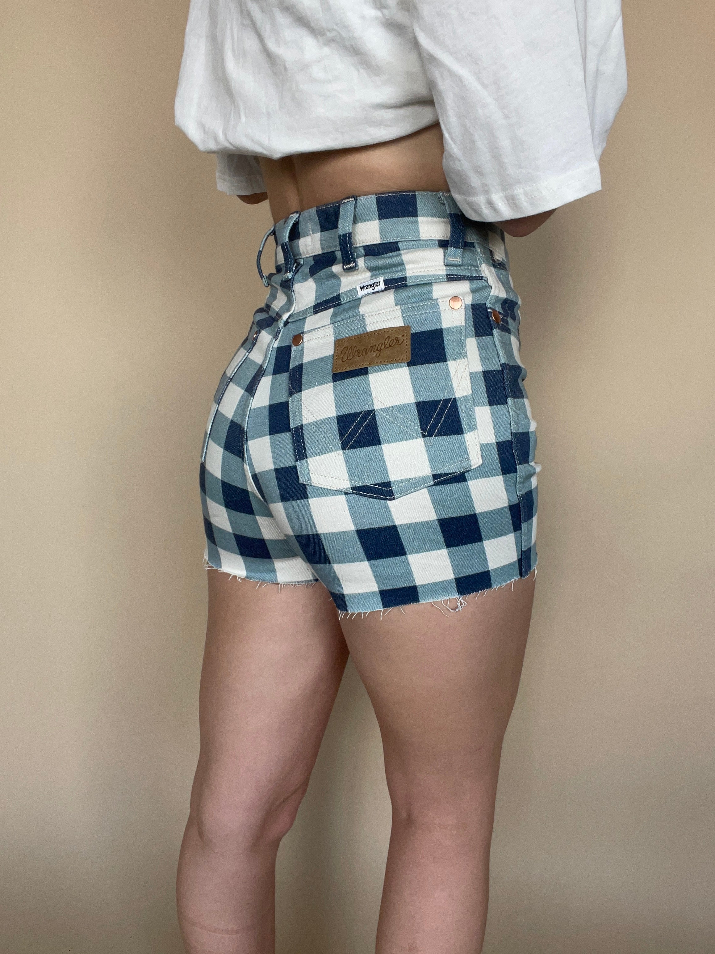 Final Sale ✨ Wrangler Vintage Picnic Frayed Hem Shorts - Image 2