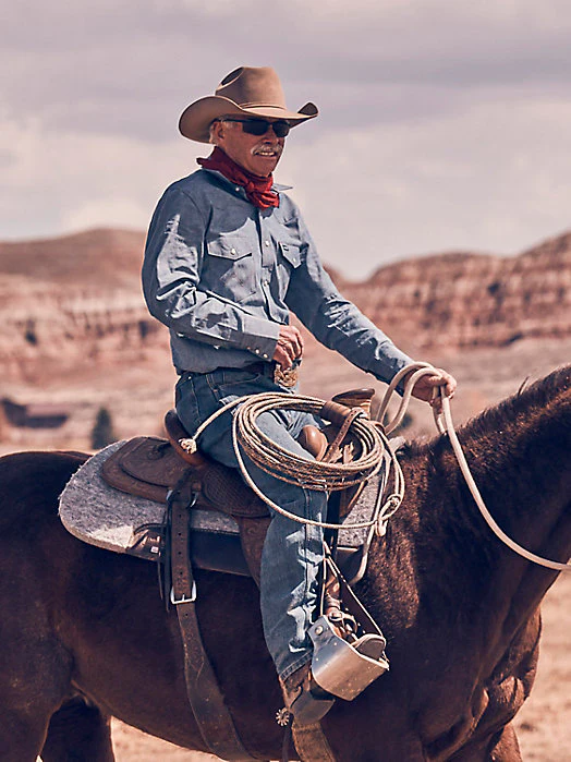 Final Sale ✨Wrangler Cowboy Chambray Snap Up