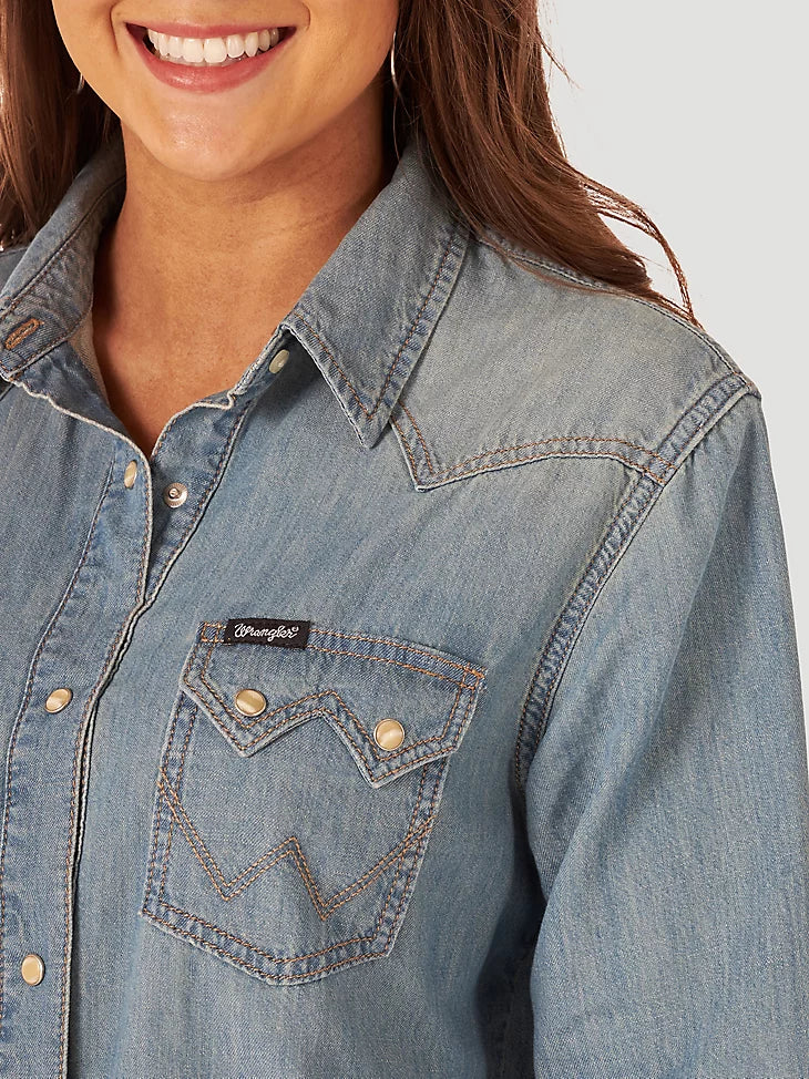Final Sale ✨Della Wrangler Frayed Hem Women's Shirt - Image 3
