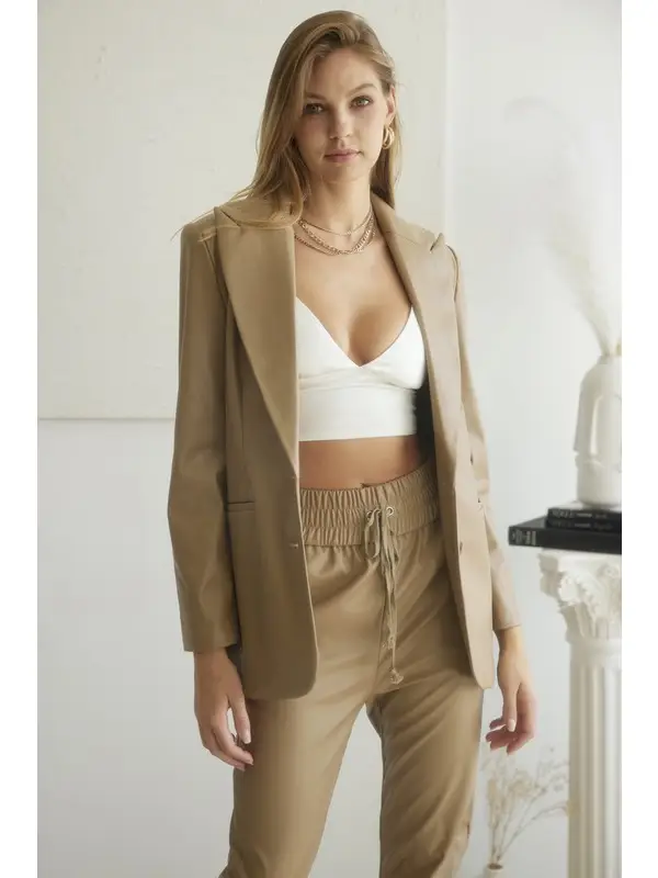 LONG SLEEVE FAUX LEATHER BLAZER - Image 4