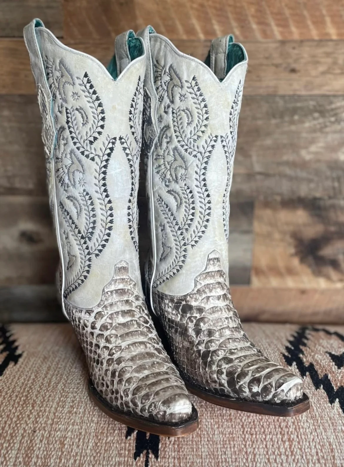 Final Sale ✨ Nattie Natural Embroidered Women's Boots