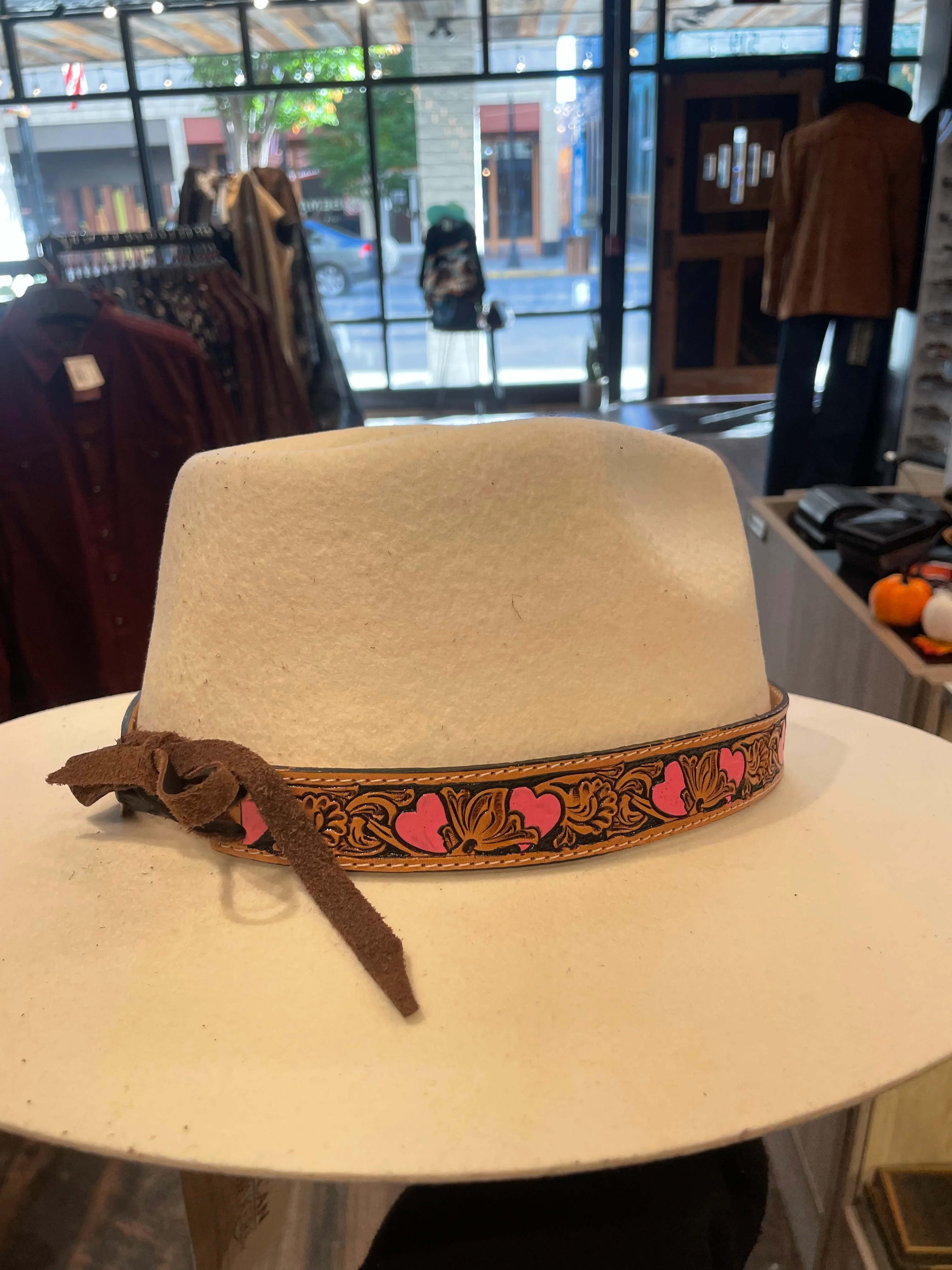 Tooled leather/pink heart hat band - Image 2