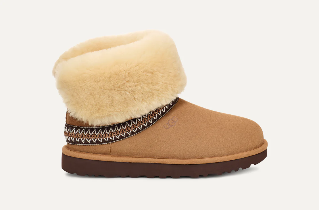 UGG™ Classic Short Crescent Chestnut