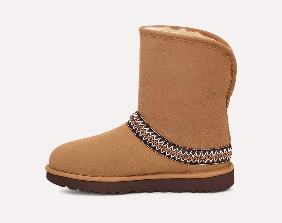 UGG™ Classic Short Crescent Chestnut - Image 4