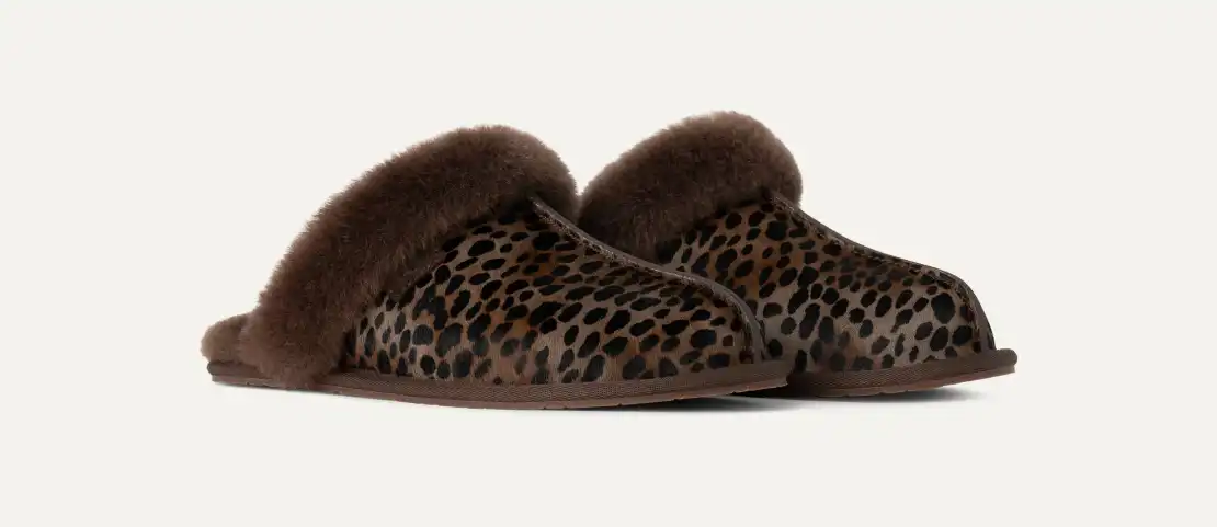 UGG™ Scuffette Caspian Women's House Slipper - Image 2