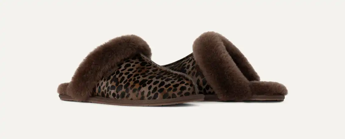 UGG™ Scuffette Caspian Women's House Slipper - Image 3