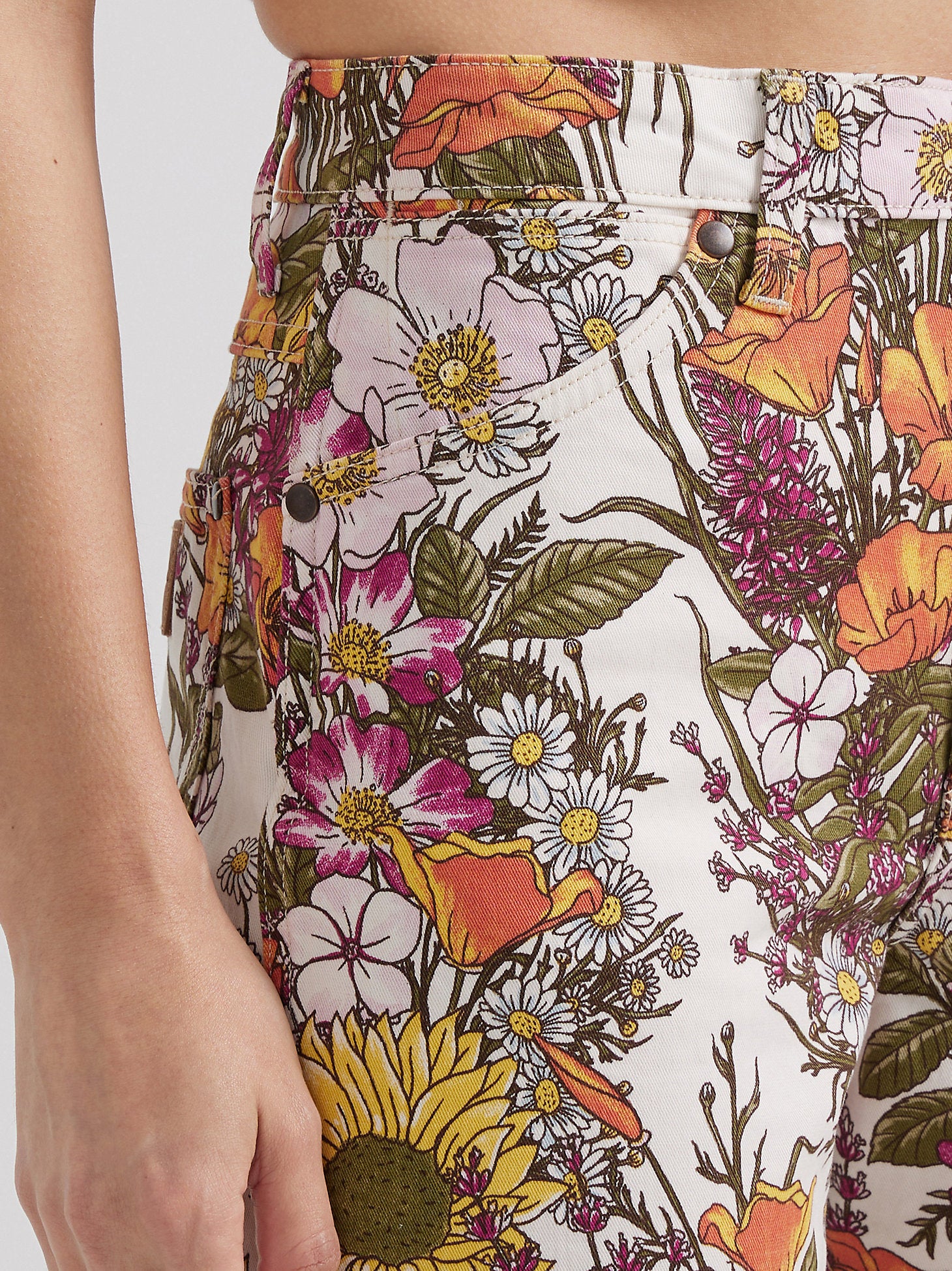Final Sale ✨Wrangler Ashley Flower Garden Women's Shorts - Image 6