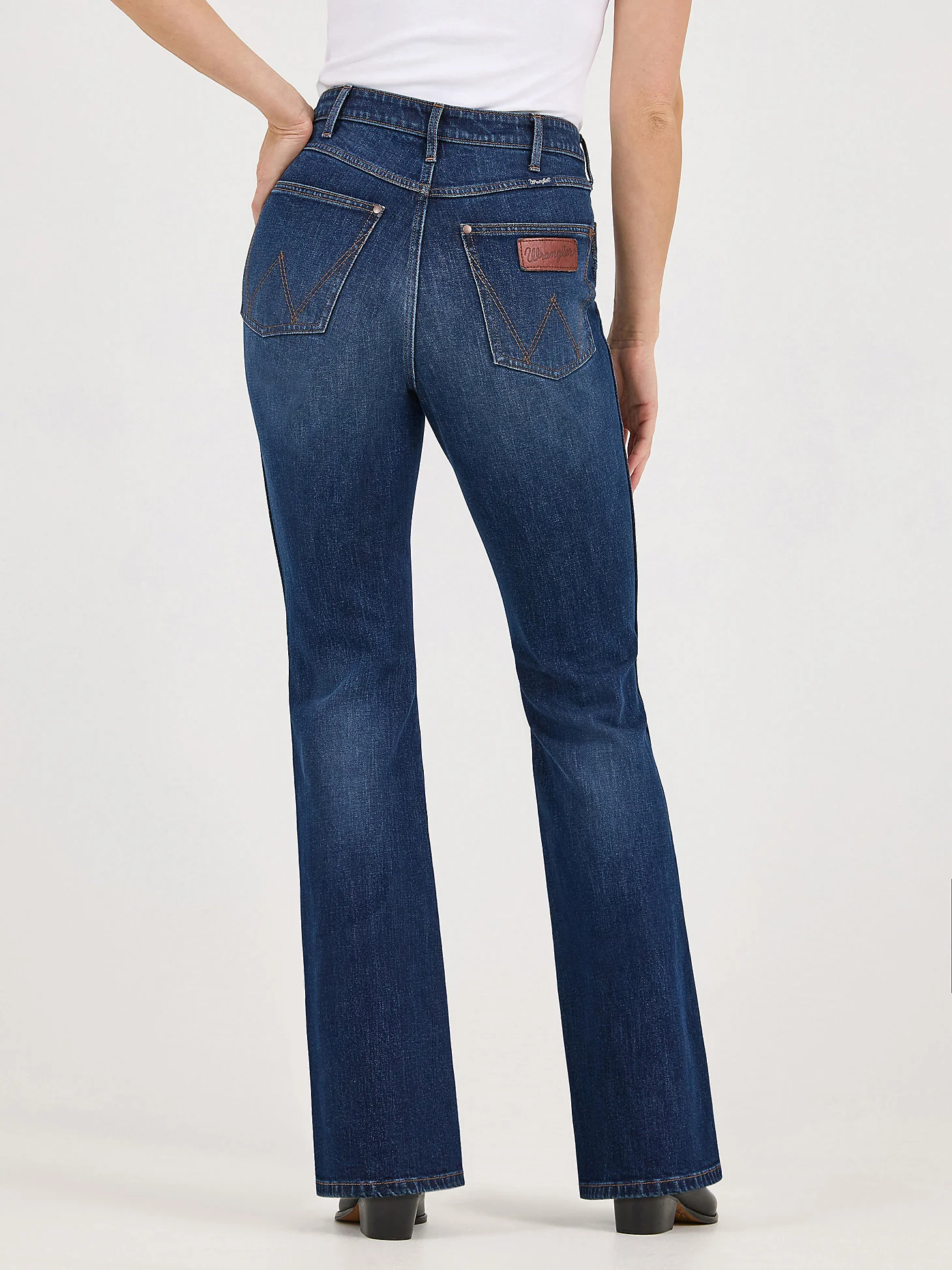 Wrangler Autumn Scroll Dark Bootcut - Image 3