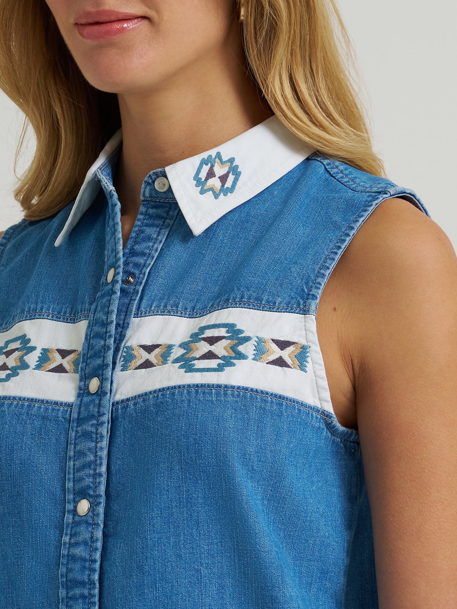 Wrangler Aztec Embroidered Sleeveless - Image 3