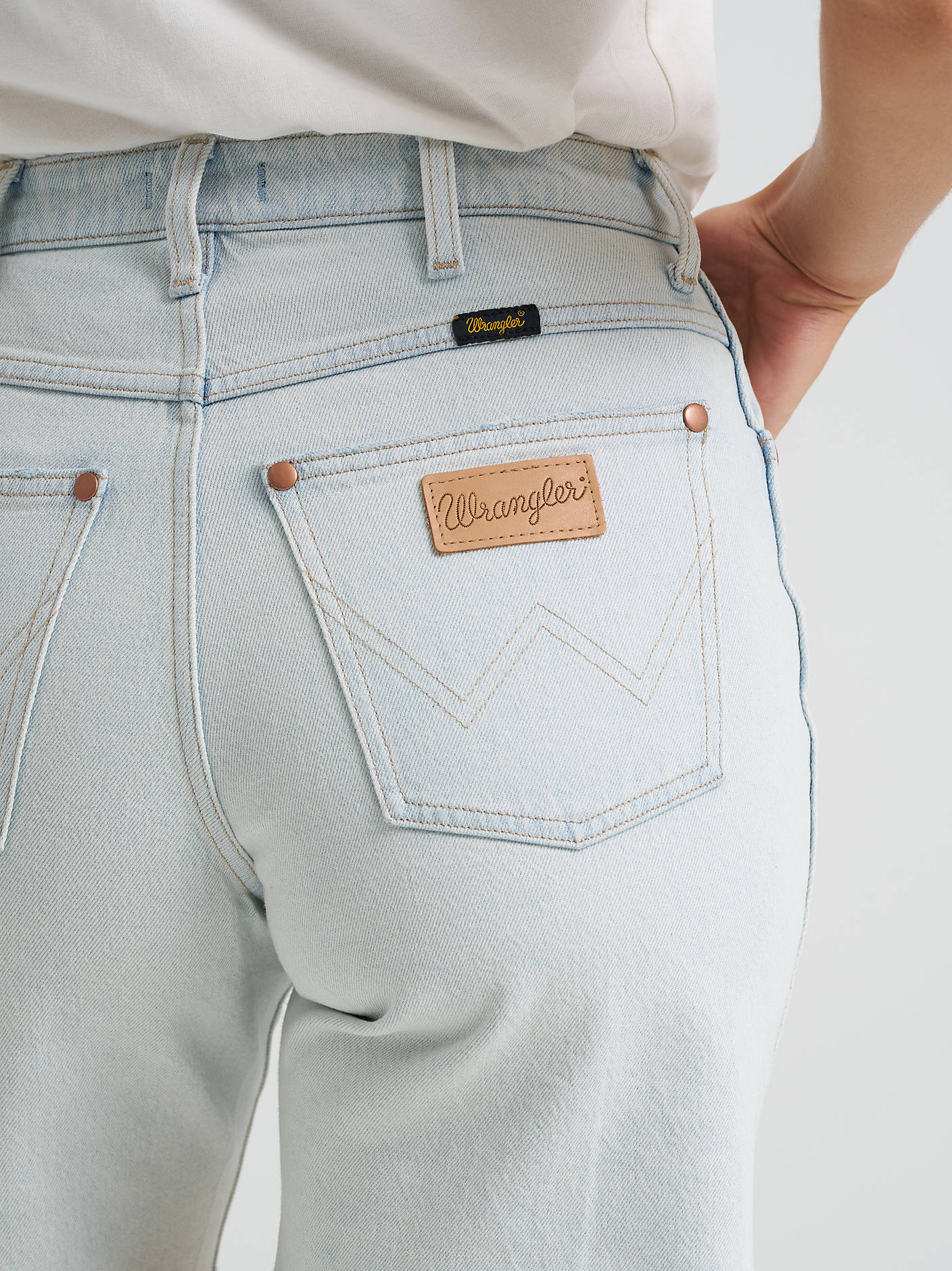 Wrangler Cowboy Bermuda Bleach Women's Shorts - Image 4