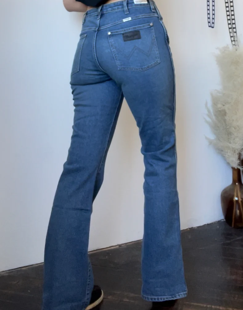 Final Sale ✨ Wrangler Dusty Steel Bootcut - Image 4