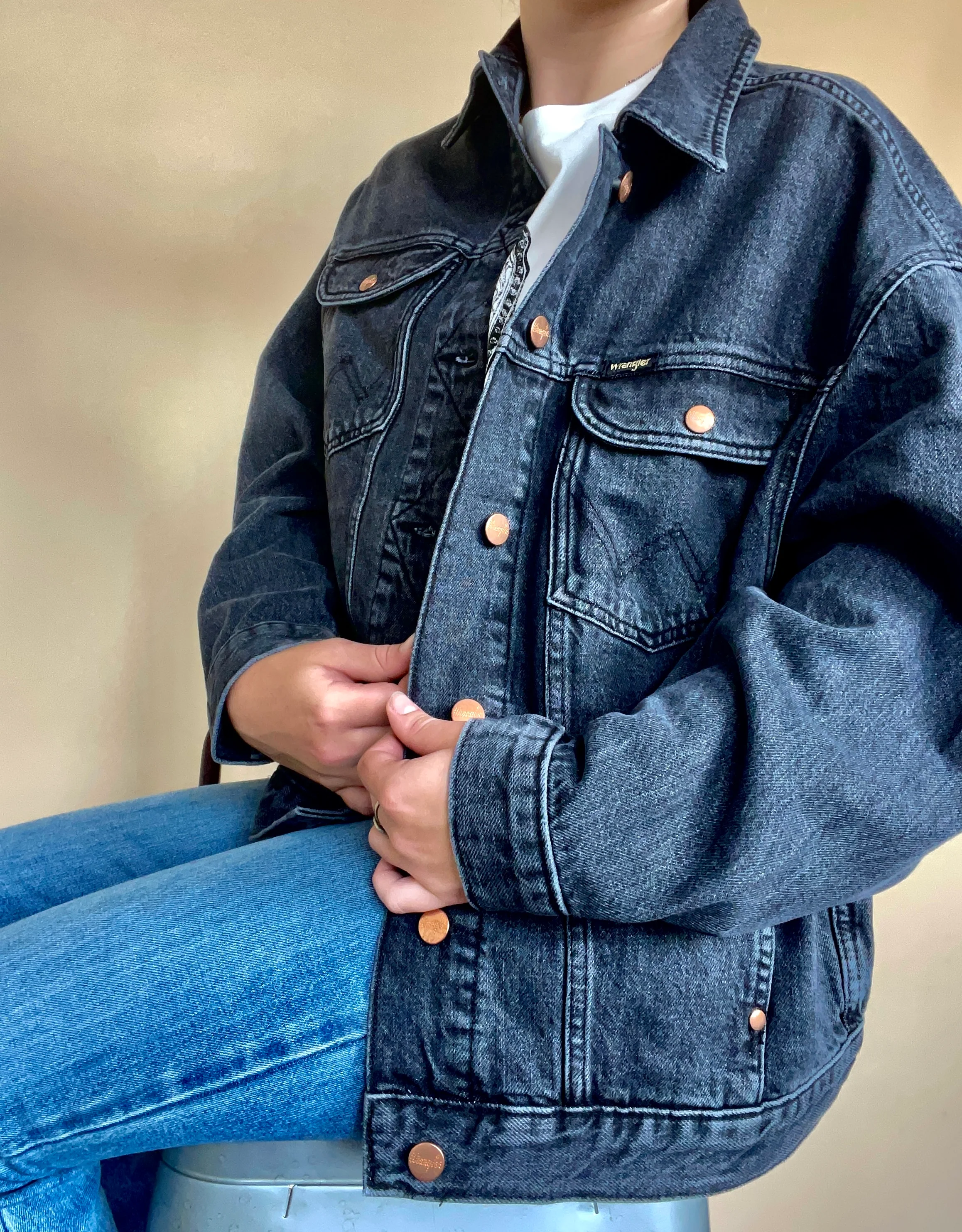 Final Sale ✨Wrangler Jemma Jumbo Trucker Jacket Granite - Image 4