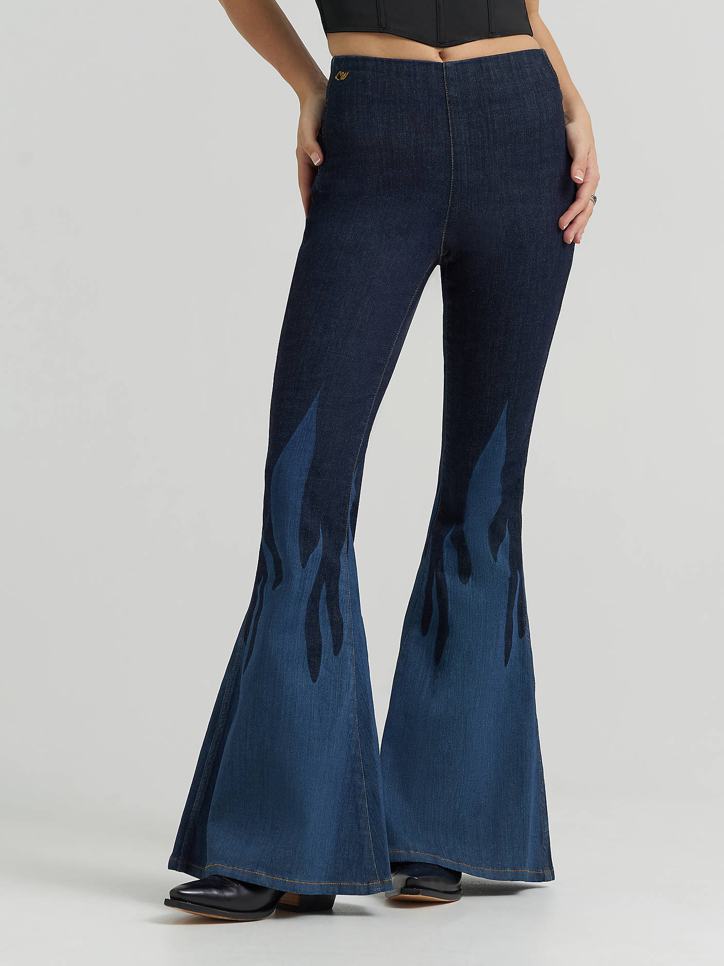 Wrangler Lainey Flame Pull On Bell - Image 3