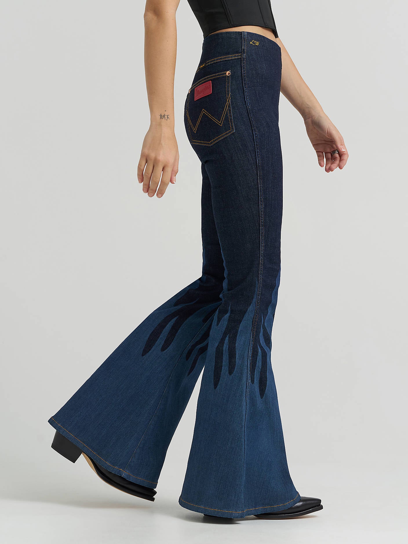 Wrangler Lainey Flame Pull On Bell - Image 4