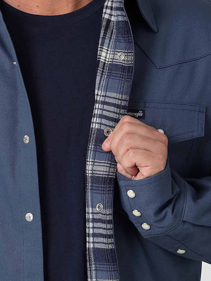 Final Sale ✨Wrangler Long Sleeve Flannel Lined Work Shirt in Vintage Indigo - Image 4