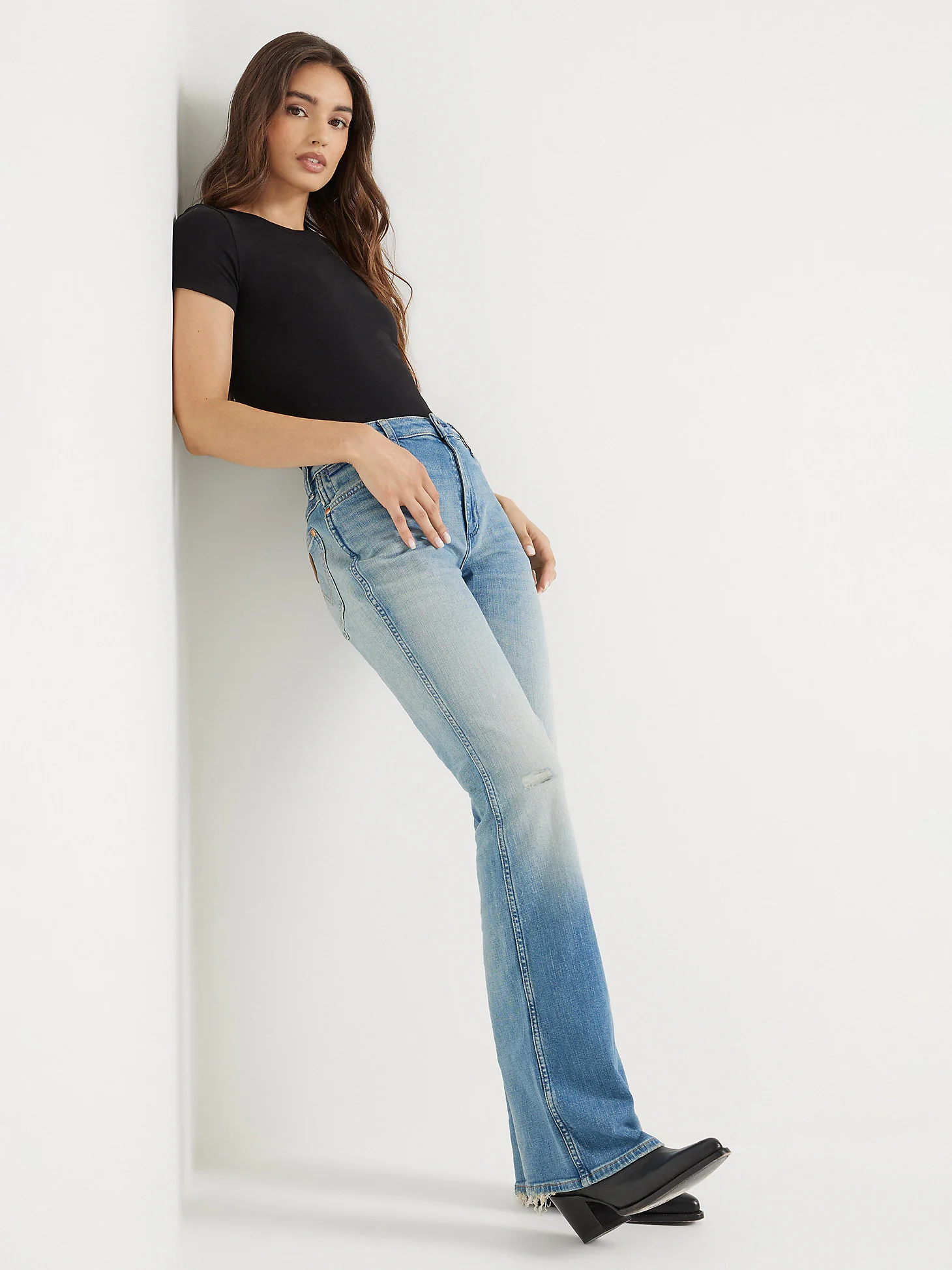 Final Sale ✨ Wrangler Megan Distressed Bootcut Women's Jeans - Image 4