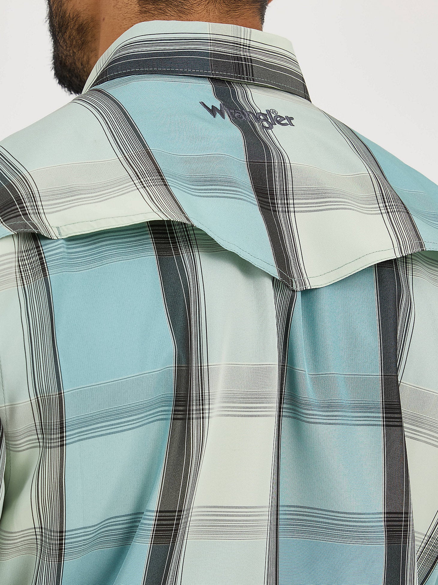 Wrangler Men's Short Sleeve Blue Plaid Shirt - Image 4