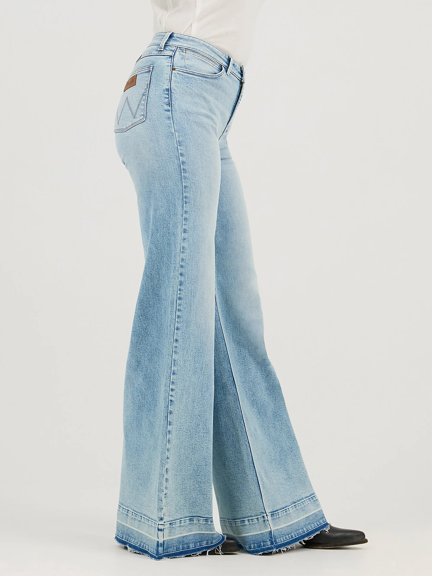 Final Sale ✨ Wrangler Punchy Frayed Wide Leg Jeans - Image 4