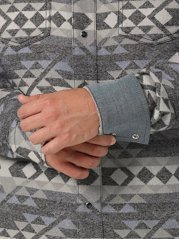 Final Sale ✨ Wrangler Retro Jacquard Snap Shirt Jacket in Vintage Indigo - Image 4