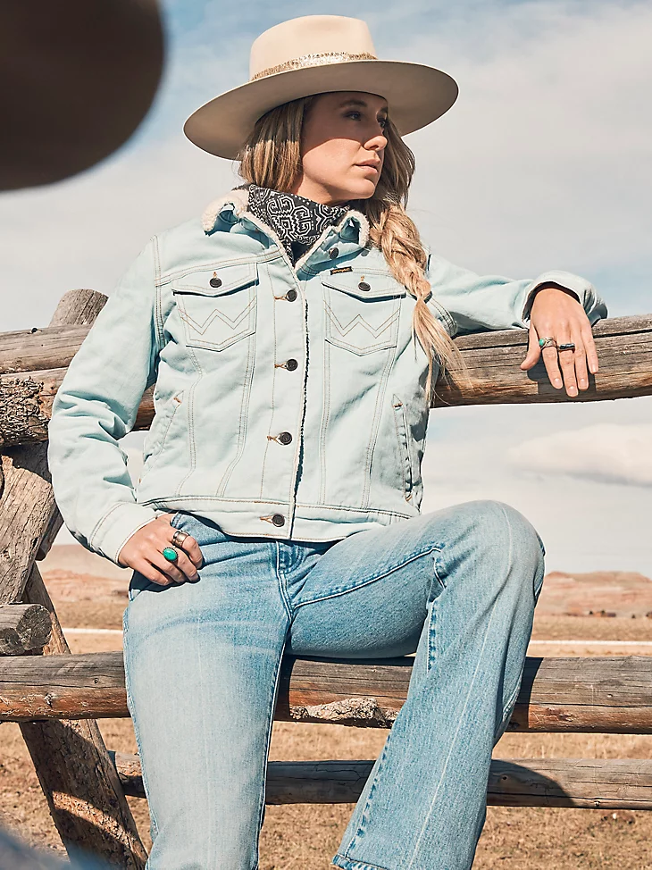 Final Sale ✨ Wrangler Sugarland Sherpa Bleach Denim Jacket - Image 3