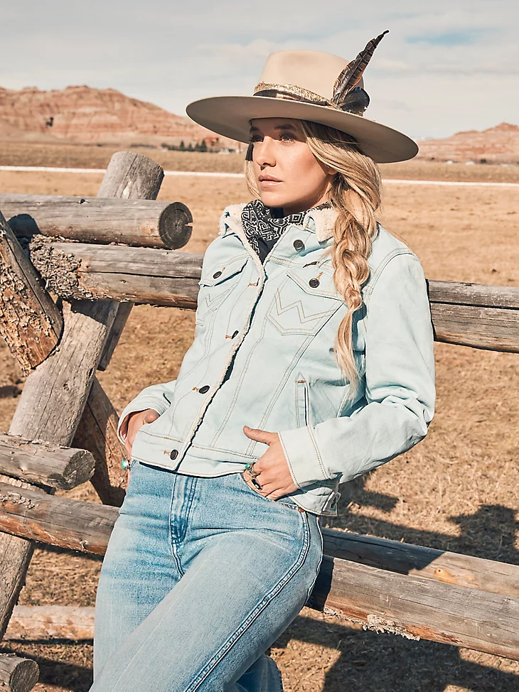 Final Sale ✨ Wrangler Sugarland Sherpa Bleach Denim Jacket - Image 4