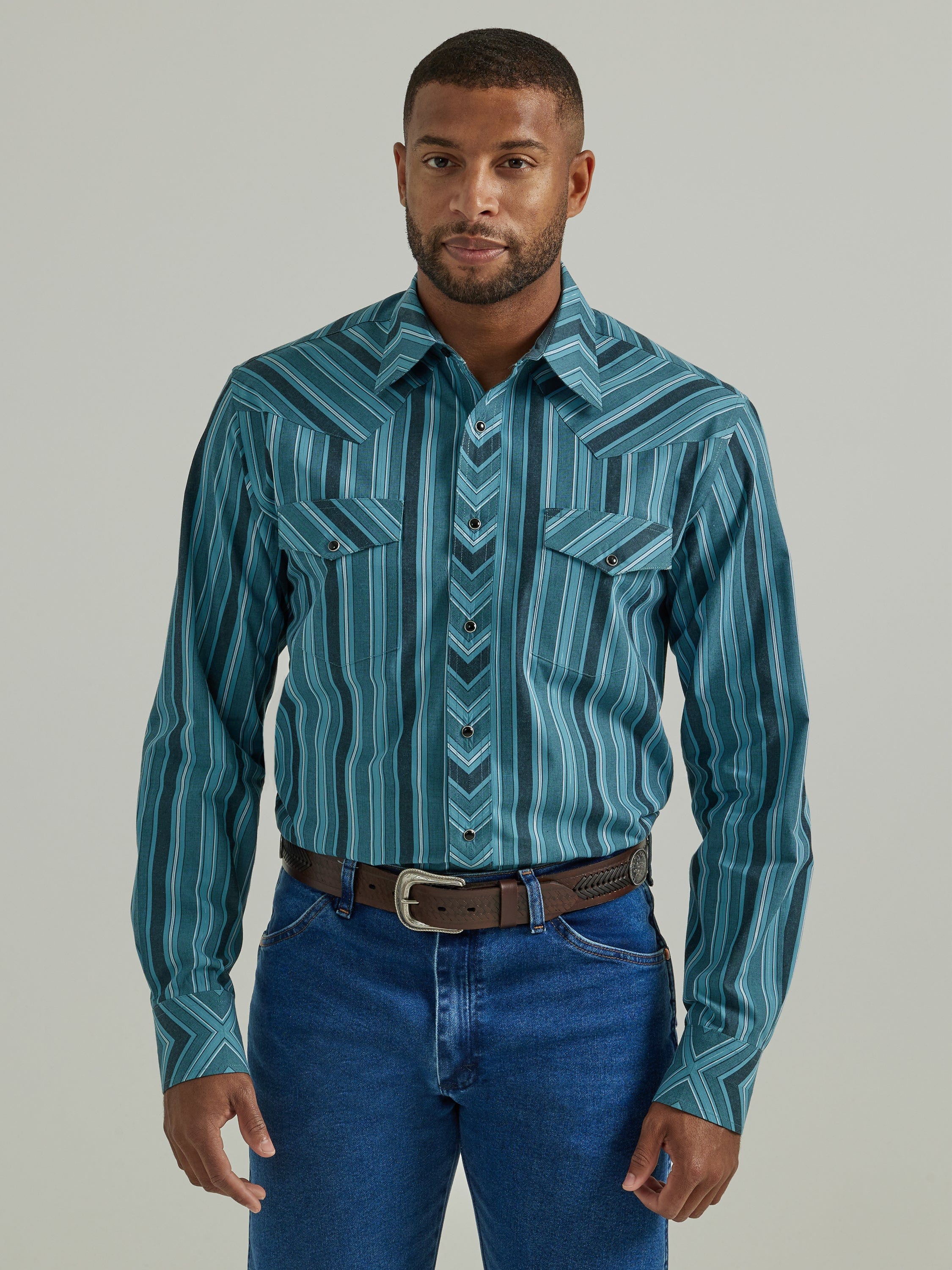 Final Sale ✨ Wrangler Silver Editon Classic Fit Black/Blue - Image 3