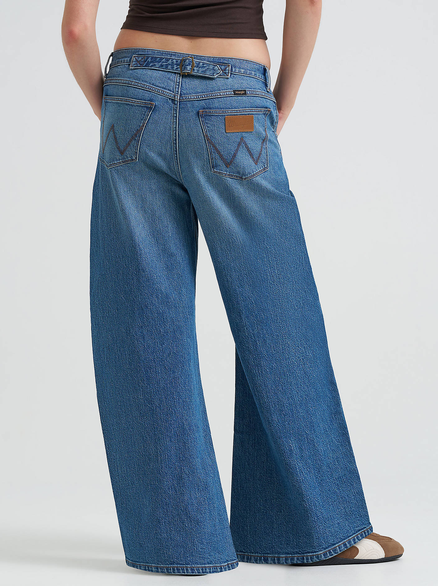 Wrangler Stormy Dust Barrel Jeans - Image 2