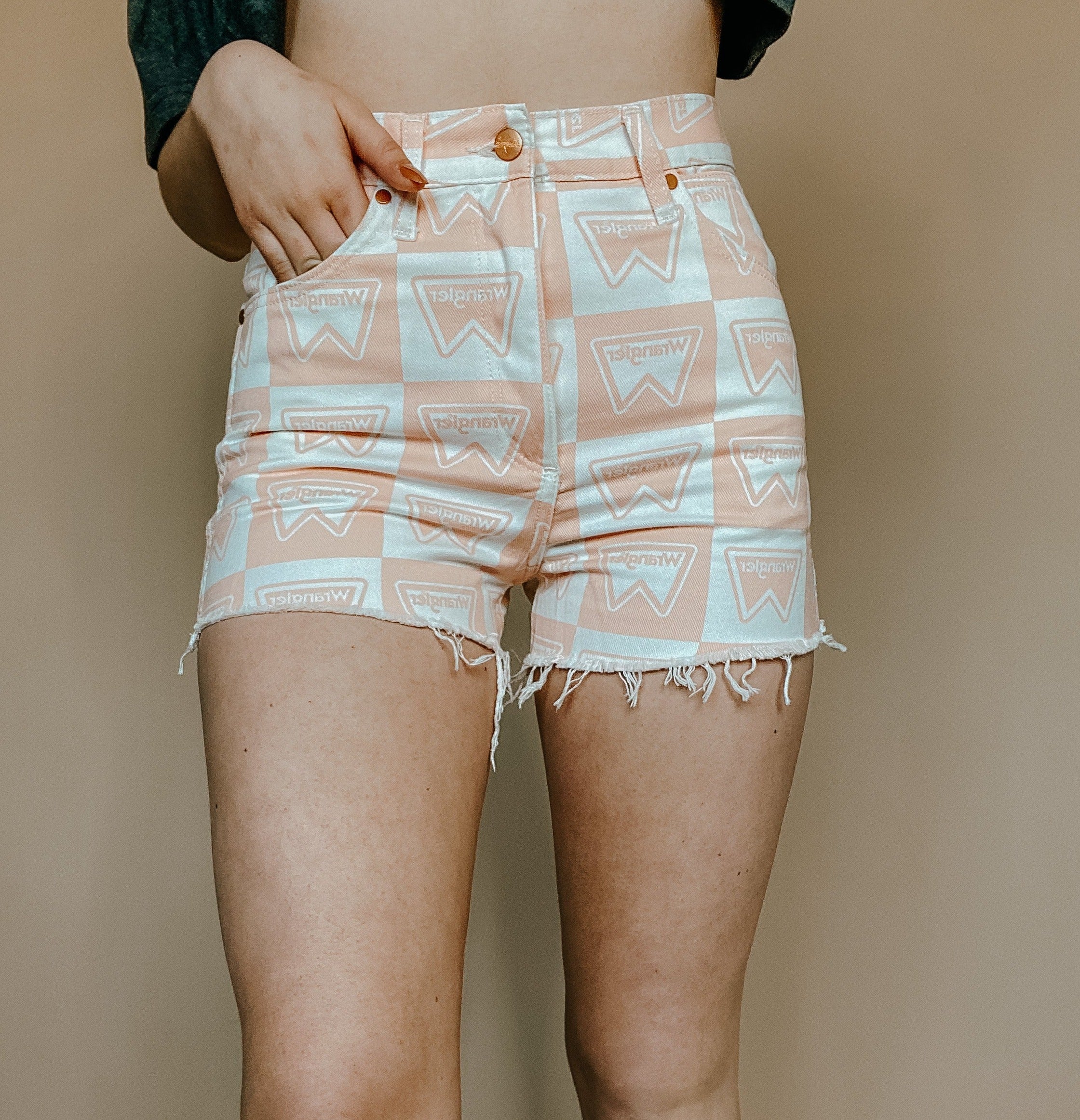 Wrangler Vintage Peach Shorts - Image 4
