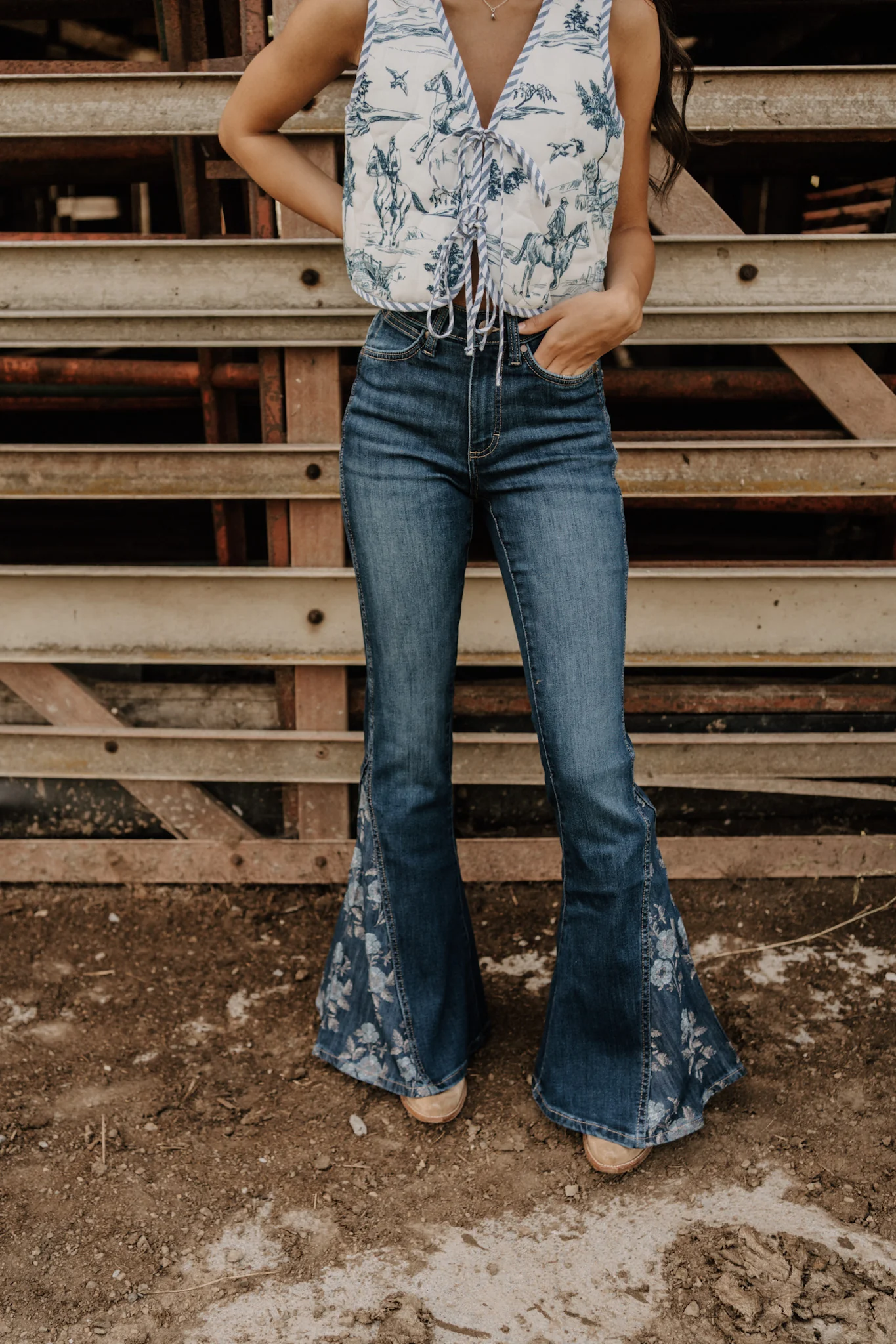 Wrangler Hometown Wildflower  Bell - Image 2