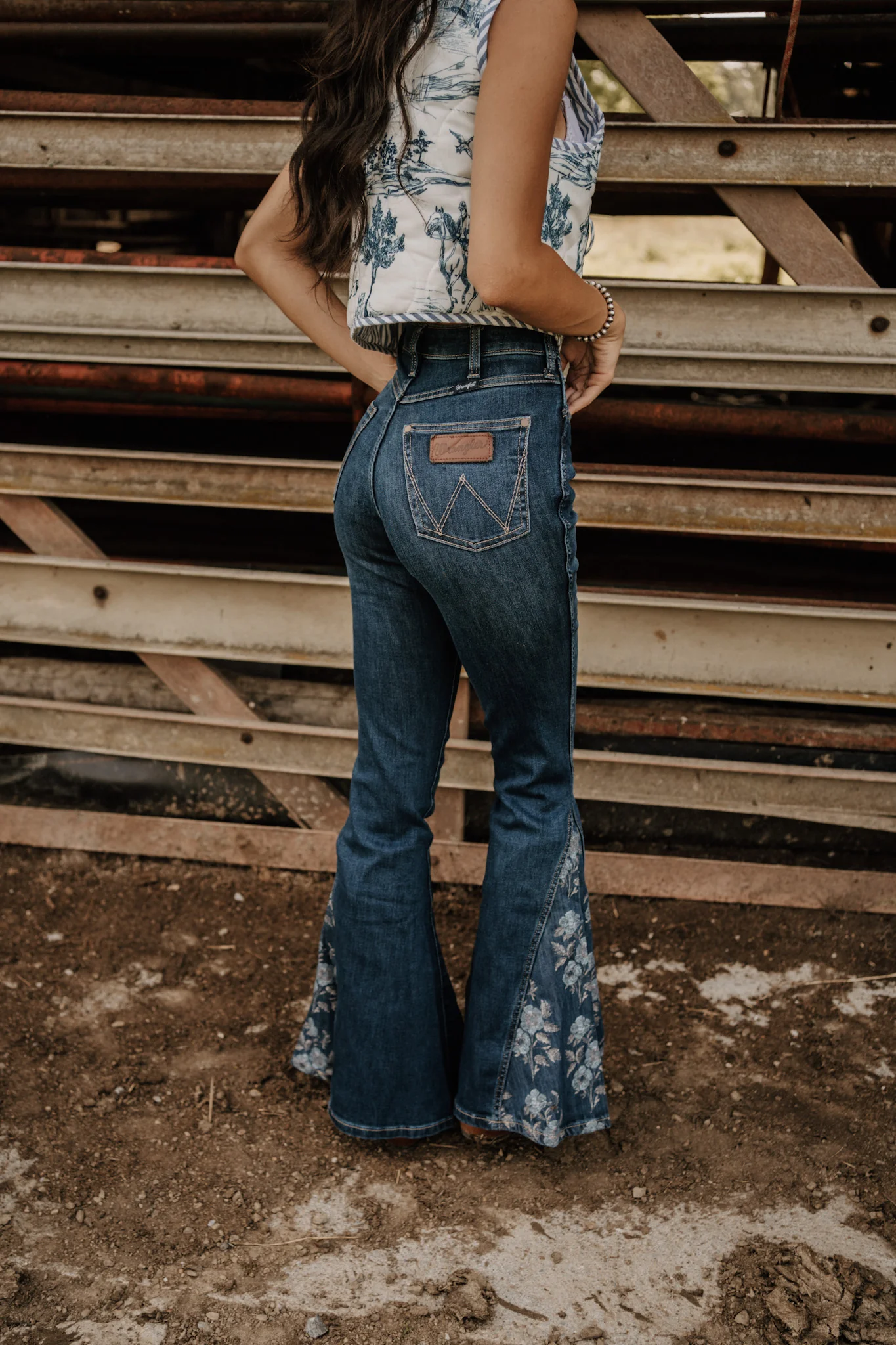 Wrangler Hometown Wildflower  Bell - Image 3