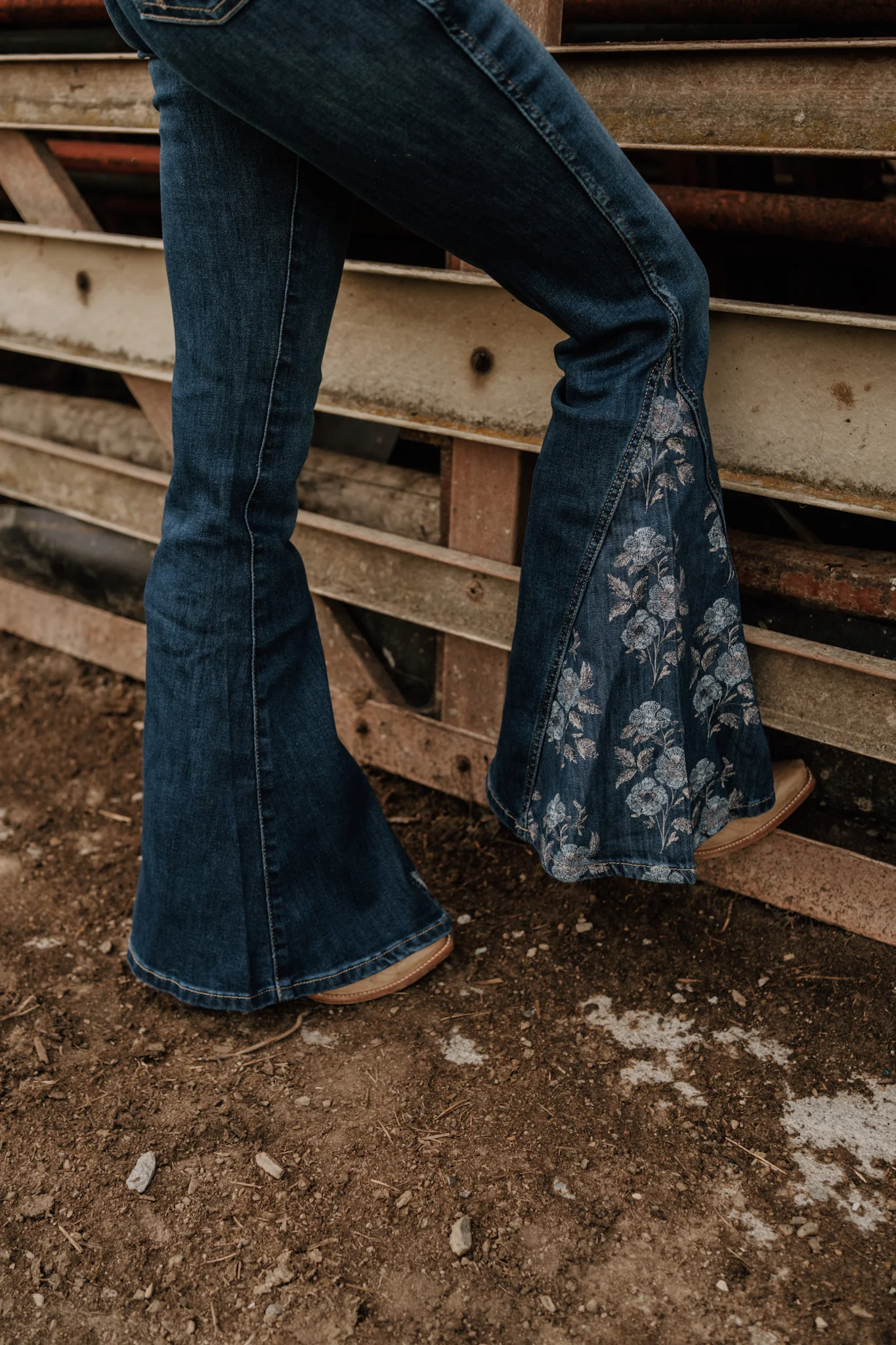 Wrangler Hometown Wildflower  Bell - Image 4