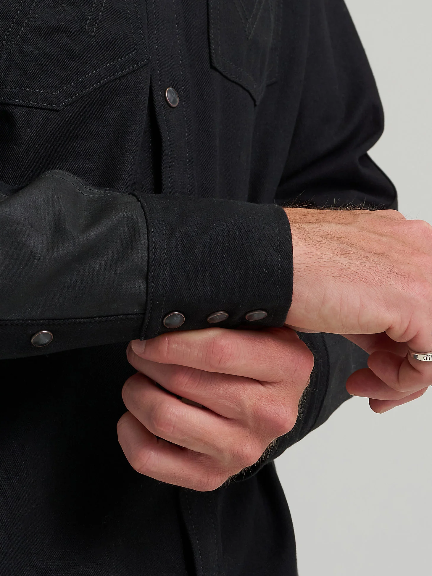 Wranlger Filson Adventure Shirt Black - Image 6